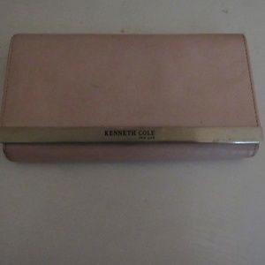 LIGHT PINK KENNETH COLE WALLET